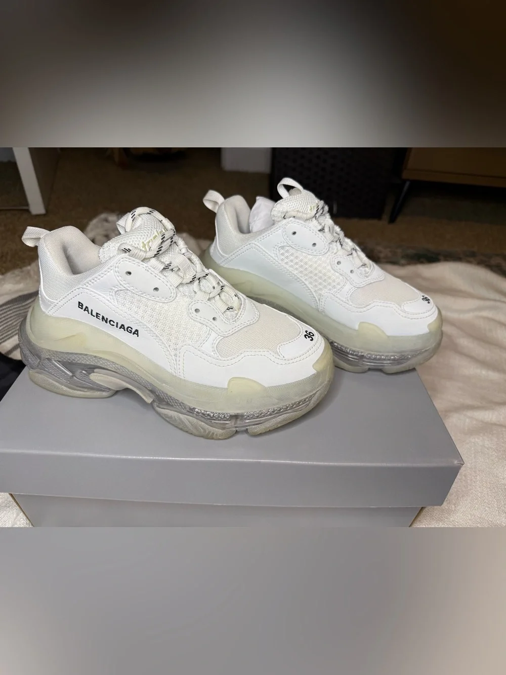 Balenciaga triple s clear sole
